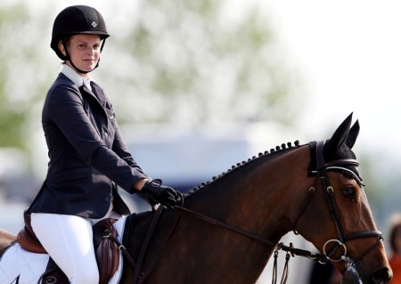 έπεσε-από-το-άλογο-η-αθηνά-8053