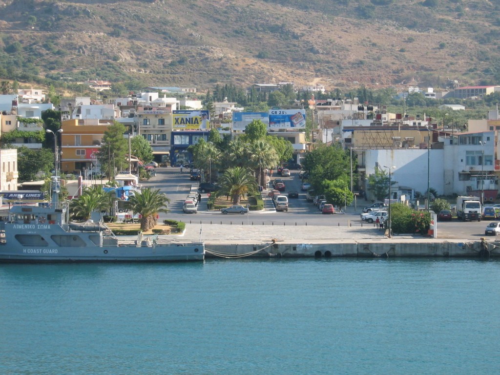 σούδα-η-ανεμοθύελλα-αποκόλλησε-πλωτή-55958