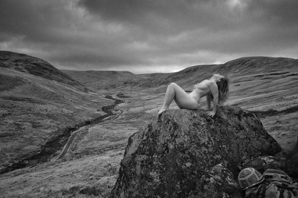 γυναίκες-στρατιωτικών-τιμούν-τους-άν-102452