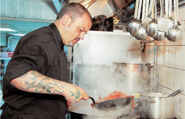 χανιά-ο-σκαρμούτσος-μαγειρεύει-στη-ν-111354