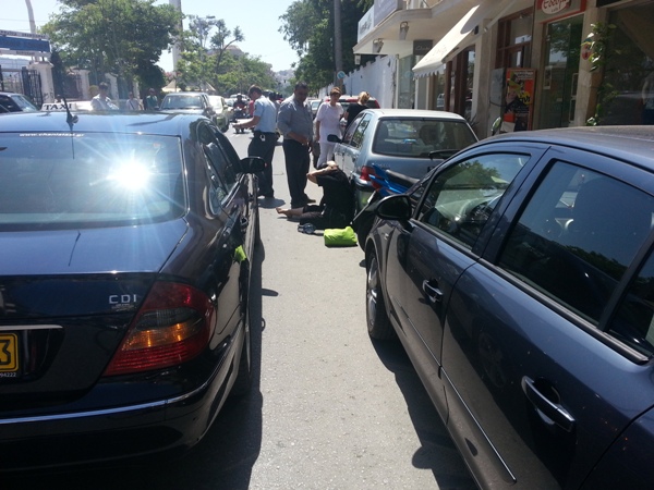 χανιά-ρομά-ξαπλωμένη-στo-δρόμο-έλεγε-π-147915