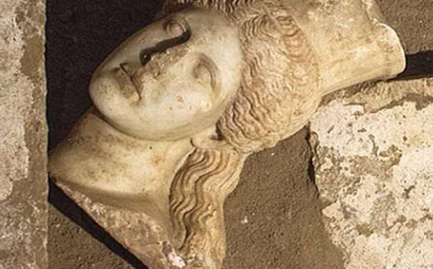 αμφίπολη-γιατί-χαμογελάει-η-σφίγγα-απ-178587