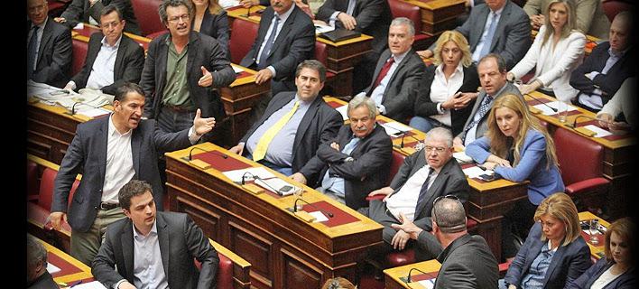 ο-μίχος-της-χρυσής-αυγής-έσπρωξε-τον-πύ-192159