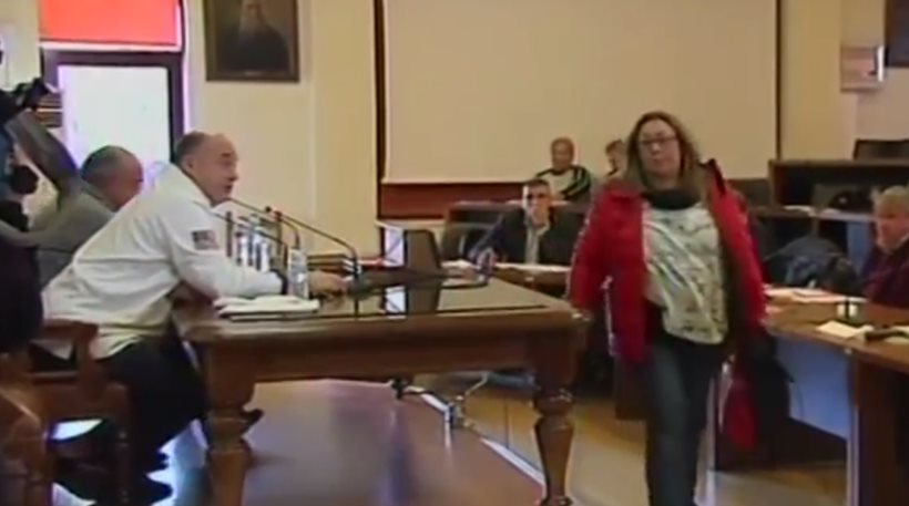 ρεσιτάλ-μπέου-με-δημοτική-σύμβουλο-214060