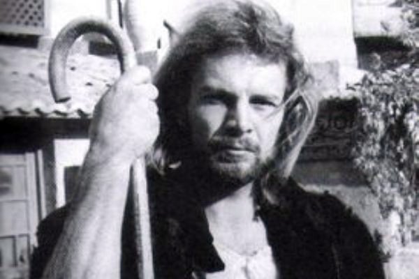 Αλέξης Γκόλφης: Ο Έλληνας «Χριστός» που καταστράφηκε από τα ναρκωτικά |  Photos | zarpanews.gr