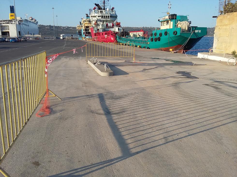 χανιά-τρακάρανε-μέσα-στο-λιμάνι-της-σο-280167