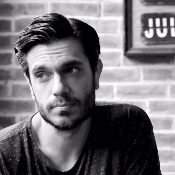 αγνώριστος-ο-μύρωνας-στρατής-με-το-νέο-284491