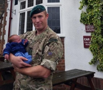 πεζοναύτης-έφερε-στη-ζωή-το-γιο-του-383376