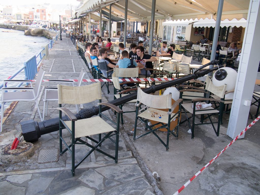 χανιά-τους-έπεσε-η-κολώνα-στο-κεφάλι-τ-427951