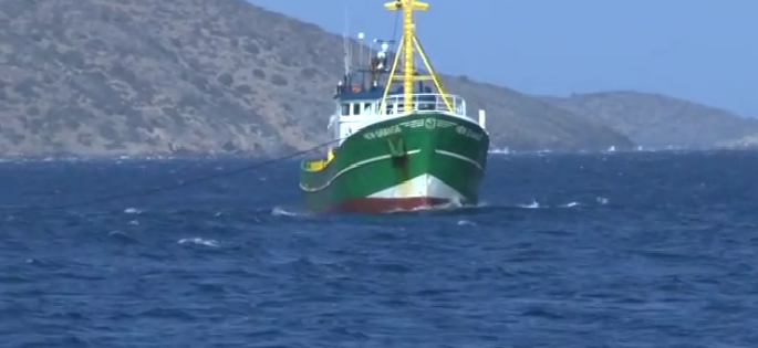 ακυβέρνητο-ψαροκάικο-μεταφέρθηκε-στ-454226