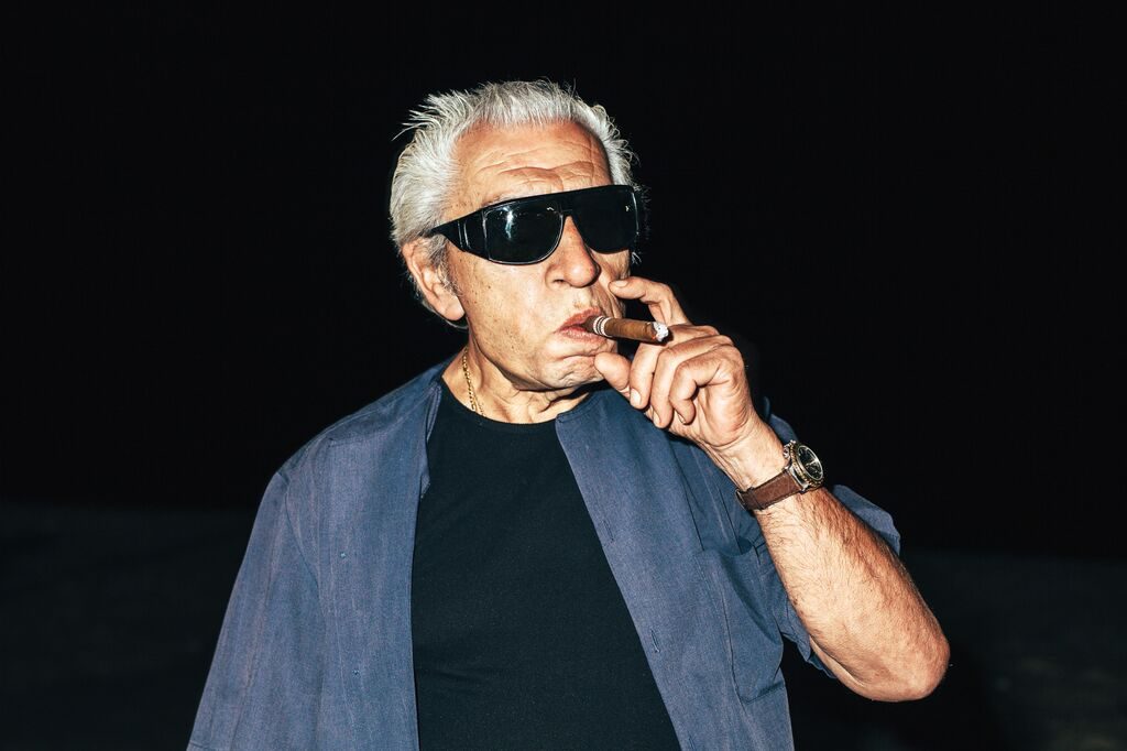 πώς-είναι-ο-τάσος-μπουγάς-χωρίς-τα-μαύρ-487956