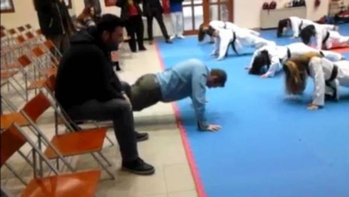 ο-γκλέτσος-πέφτει-και-παίρνει-push-ups-video-498413