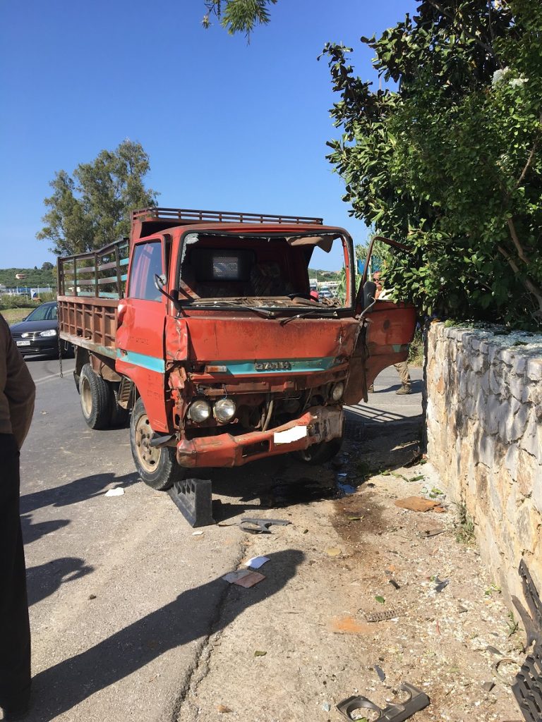 χανιά-φορτηγάκι-έπεσε-πάνω-σε-τοίχο-στ-530457