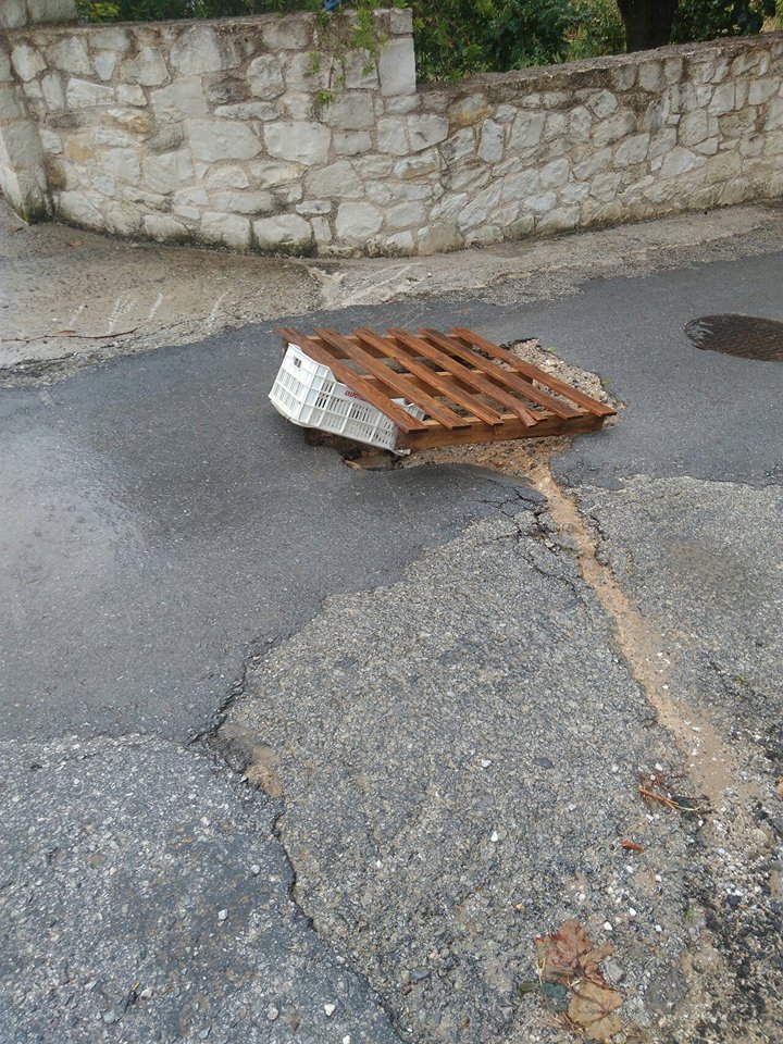 χανιά-άνοιξαν-λακκούβα-στη-μέση-του-591812