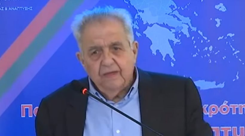 η-ερτ-έβαψε-τιρκουάζ-το-μαλλί-του-φλα-626422