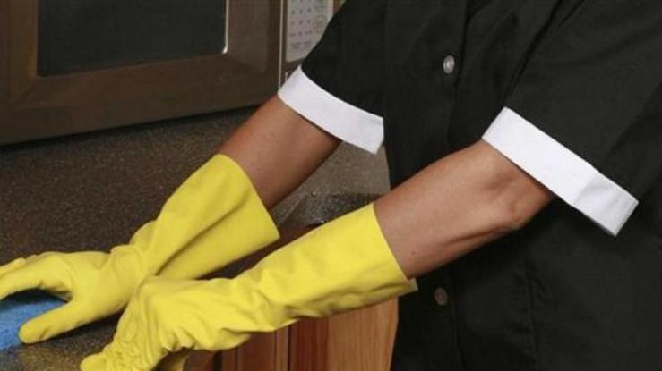 προσέλαβε-οικιακή-βοηθό-του-έριξε-υπν-685599