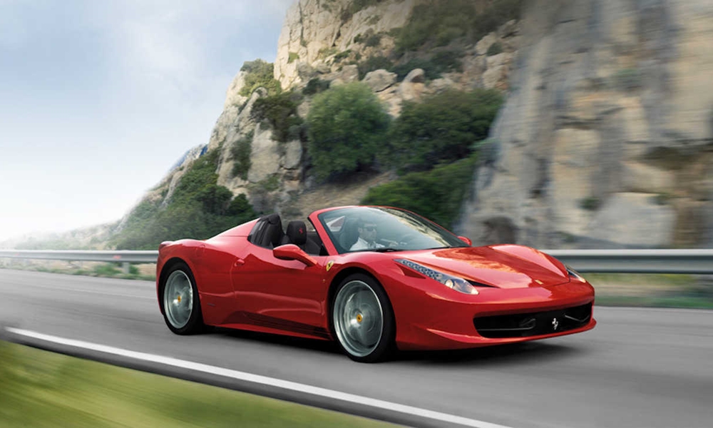 απίστευτο-παρκαδόρος-έδωσε-την-ferrari-ενός-698735