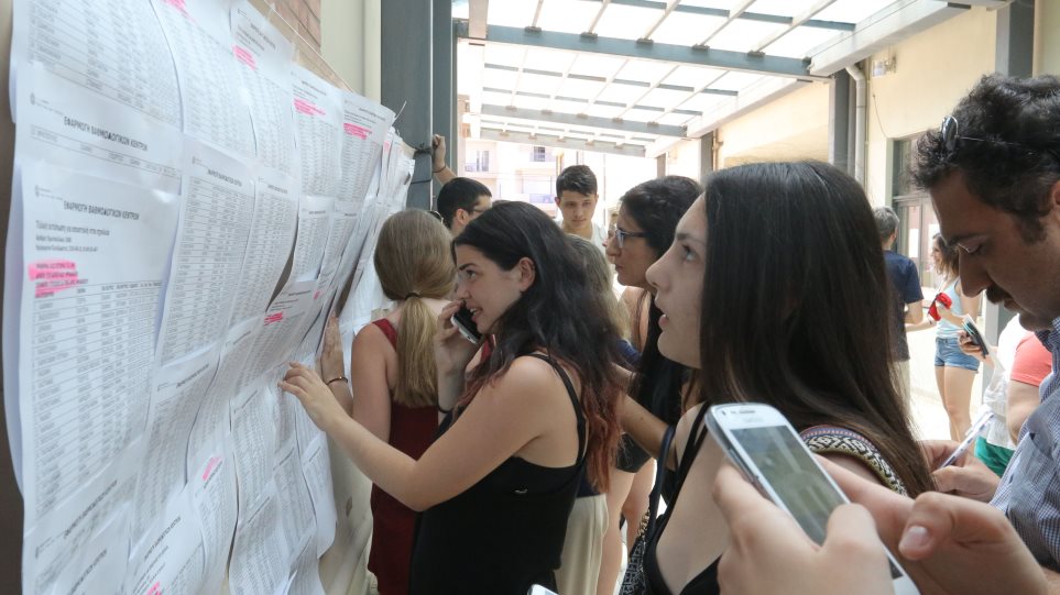 πανελλαδικές-εξετάσεις-2020-πτώση-των-βά-707948