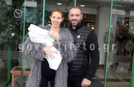 βγήκε-από-το-μαιευτήριο-με-την-κορούλα-800995