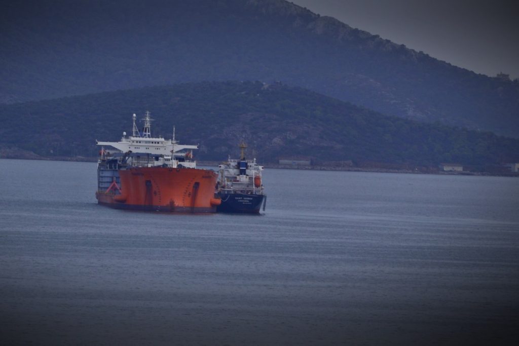 συναγερμός-στο-λιμενικό-ακυβέρνητο-818605