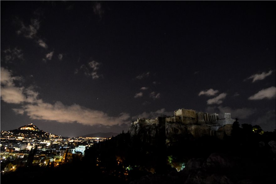 έσβησε-και-η-ακρόπολη-για-την-ώρα-τη-836911