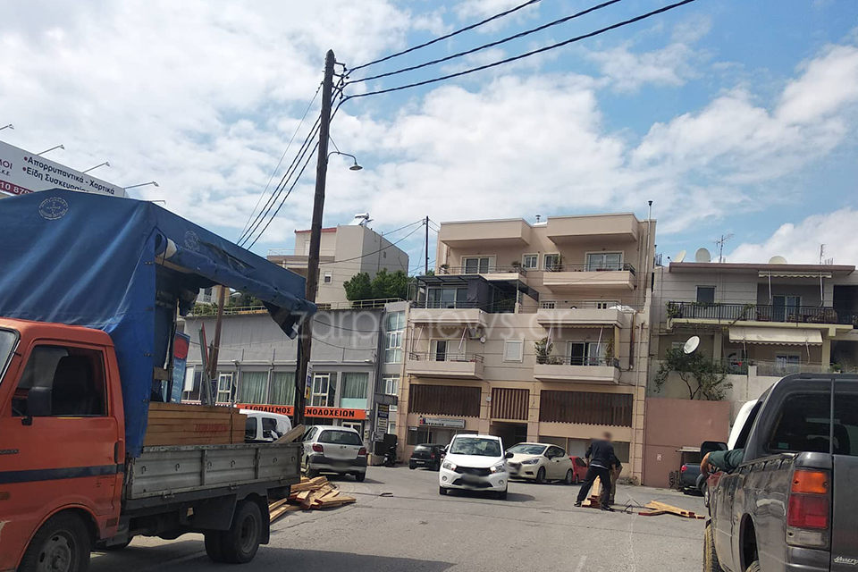 χανιά-το-φορτηγάκι-έστριψε-κι-ο-δρόμος-847004