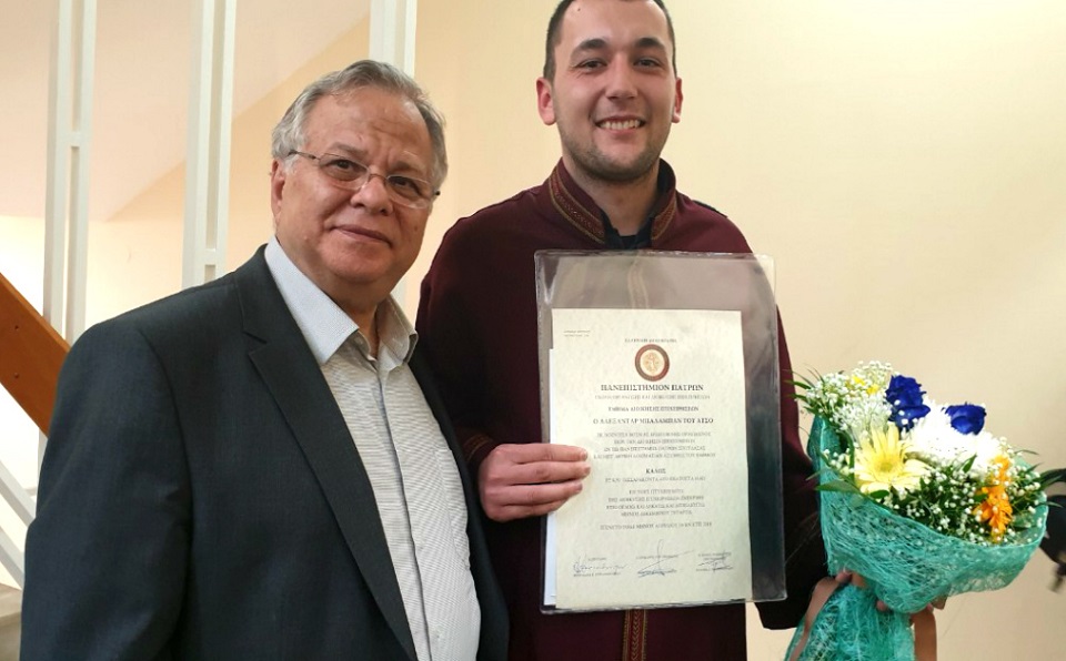 η-αποφοίτηση-του-αλέξανδρου-γέμισε-συ-843194