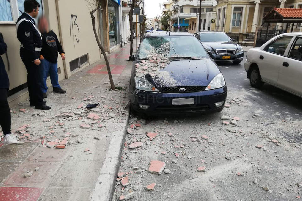 χανιά-παραλίγο-να-πέσει-το-μπαλκόνι-στ-853443