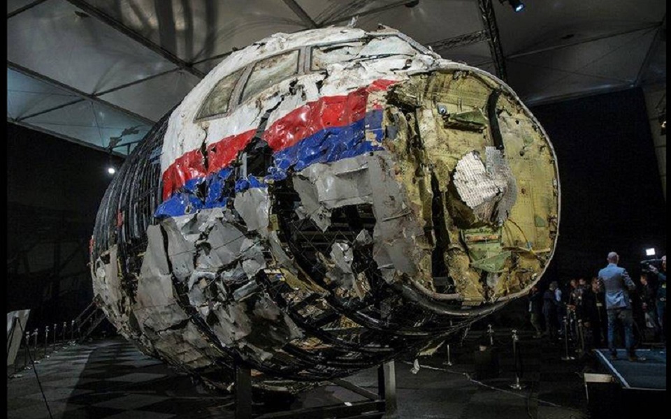 πτήση-malaysia-airlines-ρωσικός-πύραυλος-έριξε-την-mh17-880000