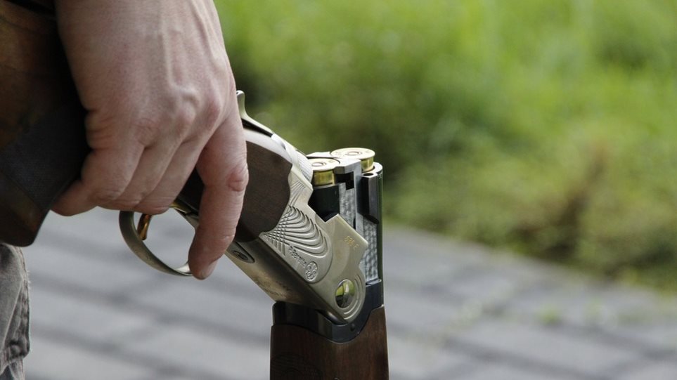 κρήτη-μπήκε-σε-καφενείο-και-απείλησε-σ-893124