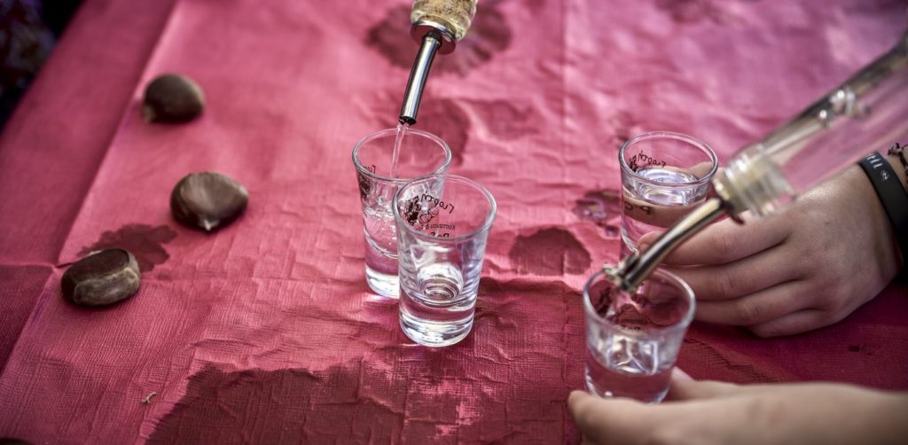 φωτιά-σε-τσικουδιά-και-τσίπουρο-το-891413