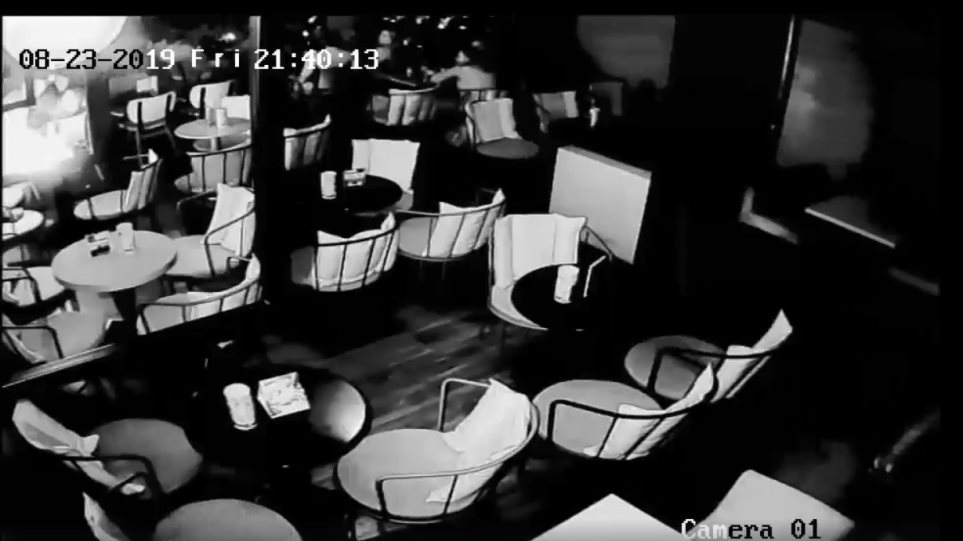 δείτε-τη-στιγμή-που-εκρήγνυται-κινητό-914793