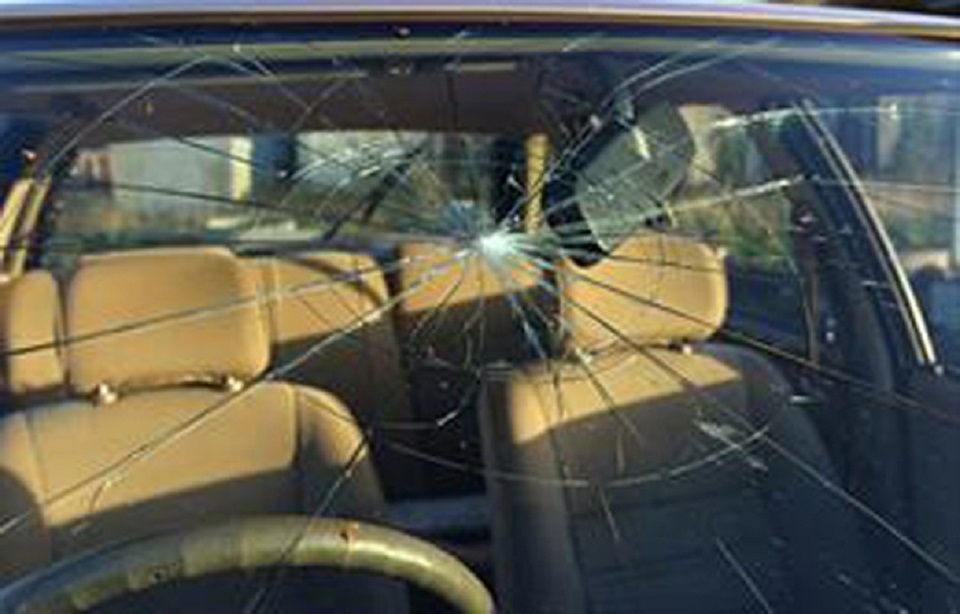 κρήτη-επίθεση-με-πέτρες-σε-ταξί-λαχτ-925263