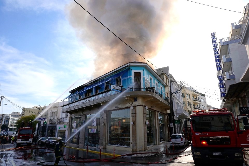 κάηκε-ολοσχερώς-καφετέρια-στο-κέντρο-957712