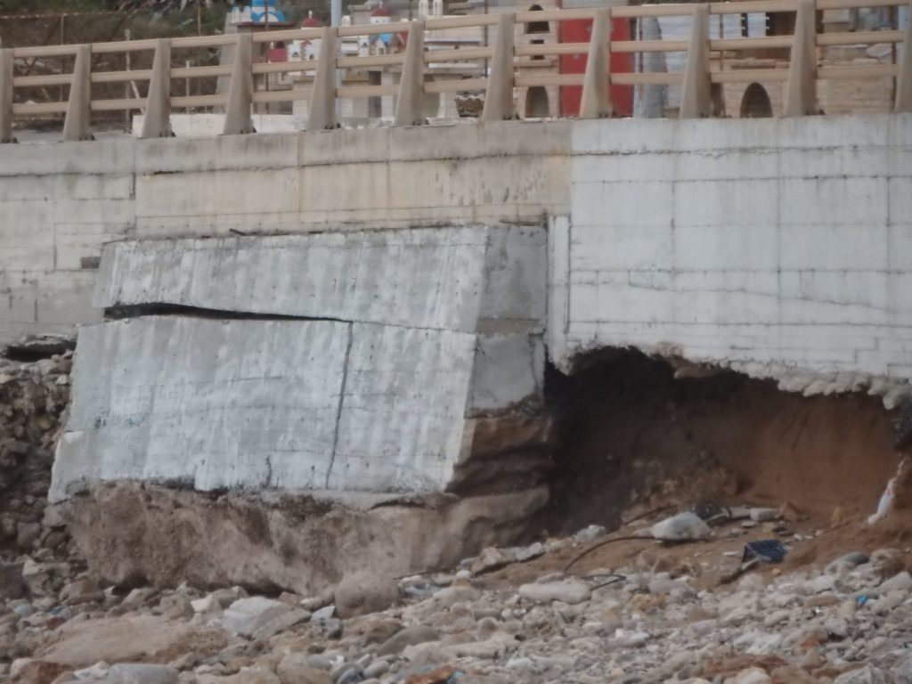 χανιά-τα-κύματα-τρώνε-την-παλιά-εθνι-984820