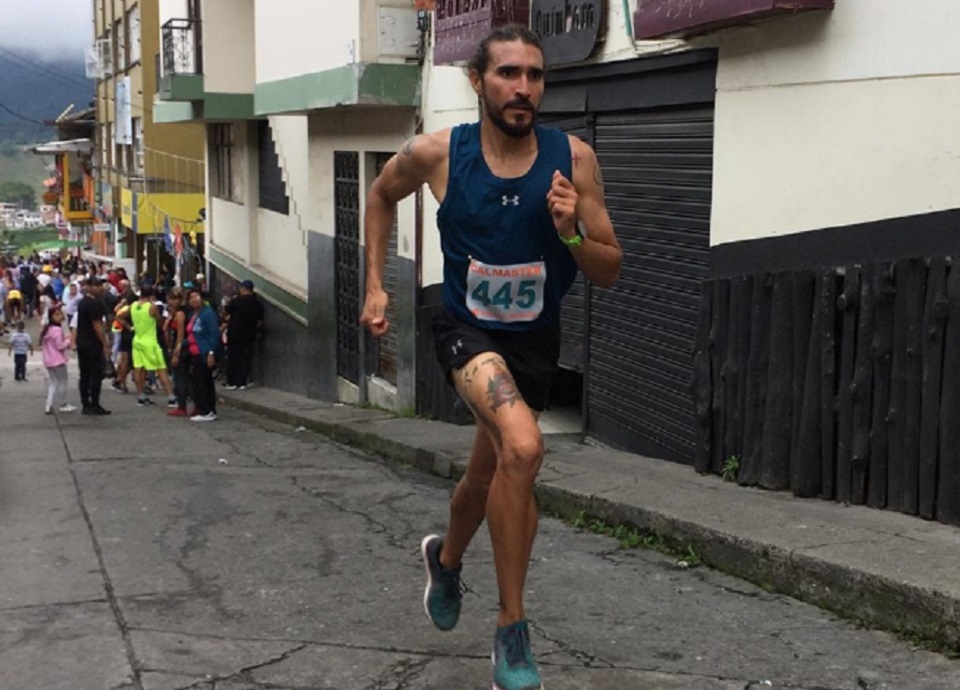 κλώτσησε-σκυλί-και-έχασε-τη-χορηγία-το-980613