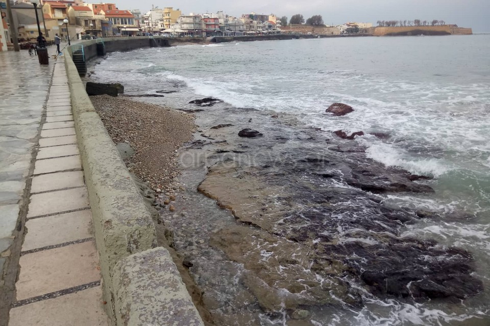 χανιά-η-θάλασσα-κατάπιε-την-παραλία-981676