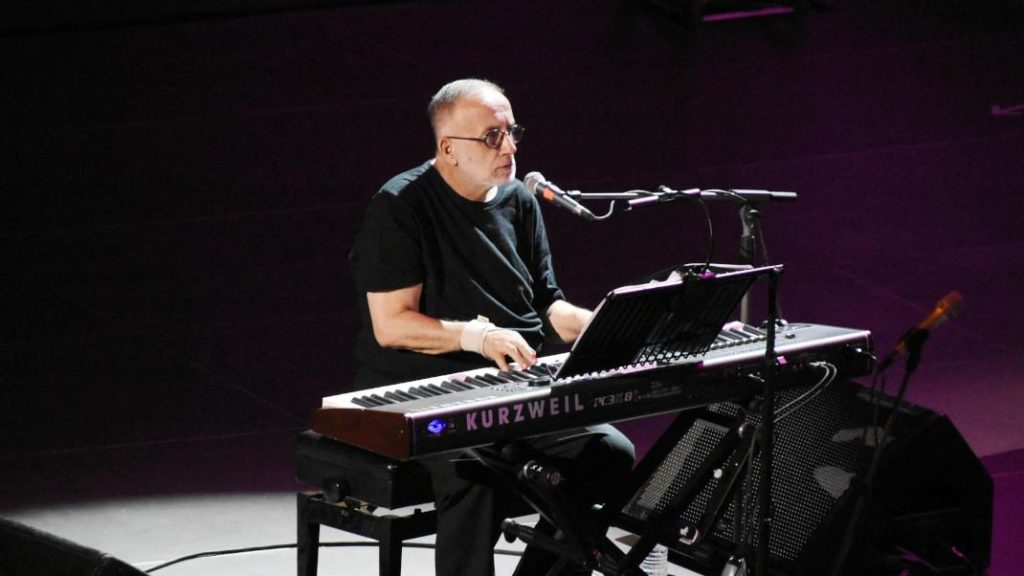 όταν-ο-θάνος-μικρούτσικος-με-το-πιάνο-τ-1002858