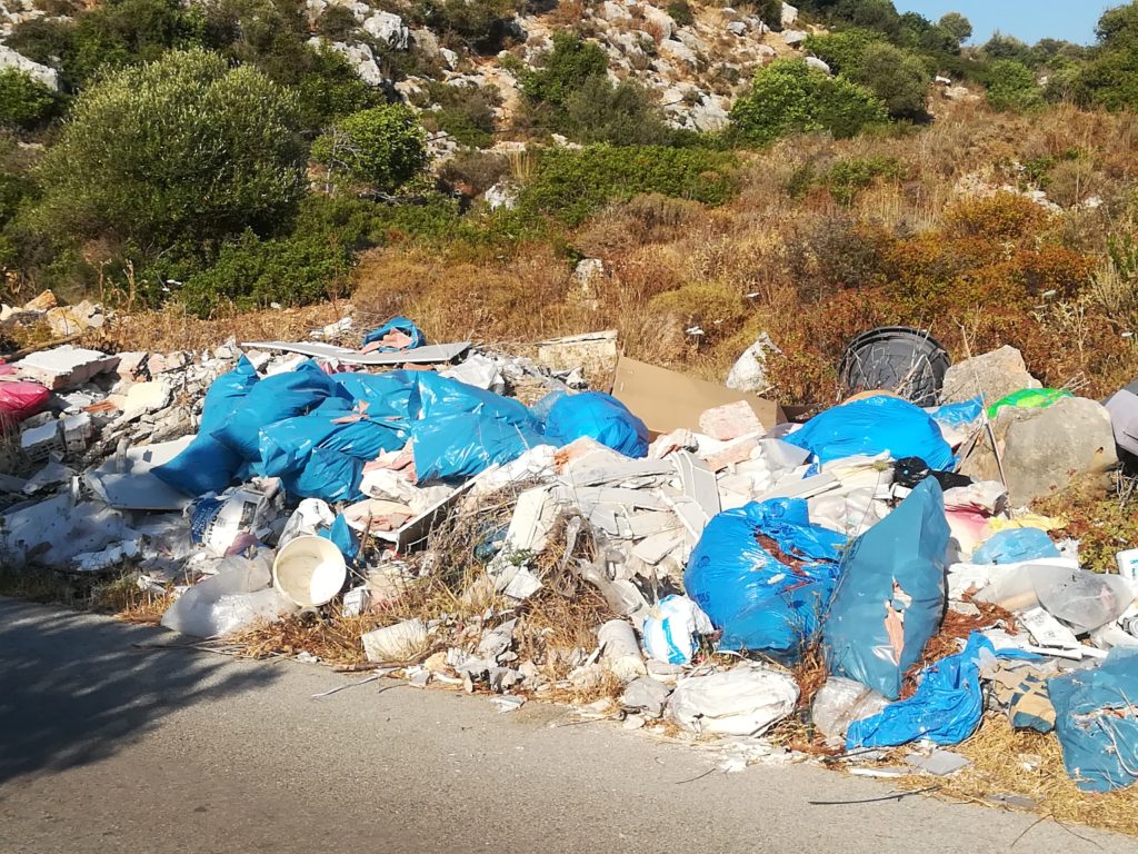 xανιά-μινι-σκουπιδότοπος-στον-καλαθά-8211-1073846