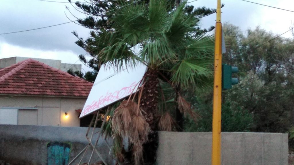 χανιά-επικίνδυνη-πινακίδα-στον-κάτω-σ-1123335