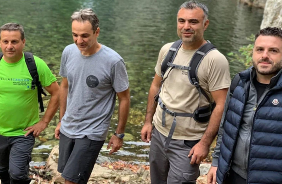 ο-μητσοτάκης-έκανε-μπάνιο-και-στις-βάθ-1121952