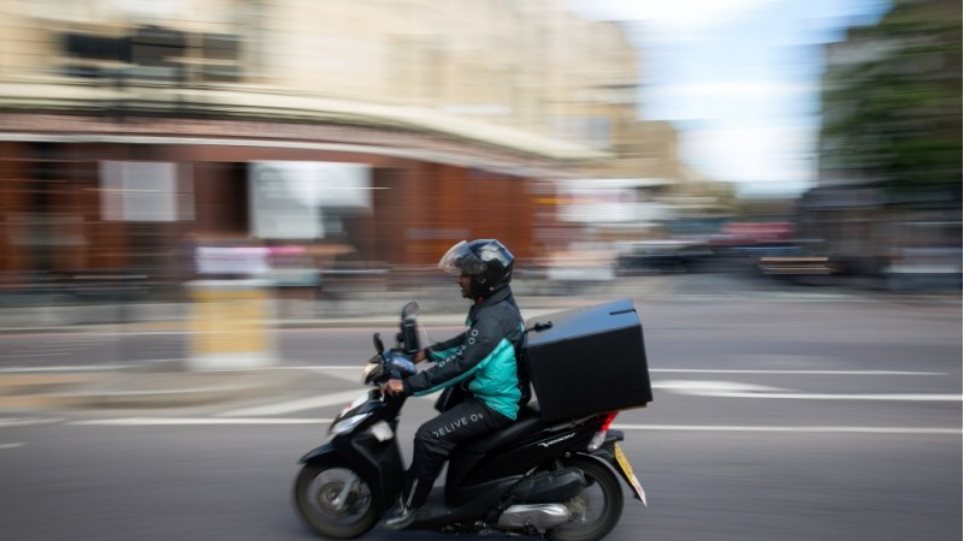 προϊστάμενος-εταιρείας-ταχυμεταφορώ-1160128