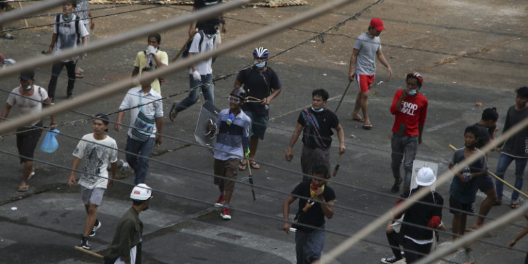 μιανμάρ-12-νεκροί-σε-διαδηλώσεις-κατά-τ-1191426