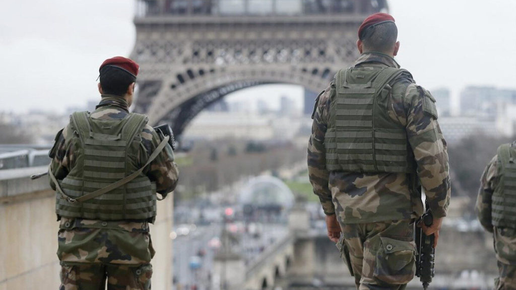 σάλος-στη-γαλλία-στρατηγοί-ζητούν-στρ-1213805