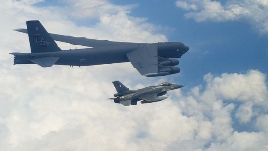 ελληνικά-f-16-συνόδευσαν-αμερικανικό-στρ-1232026