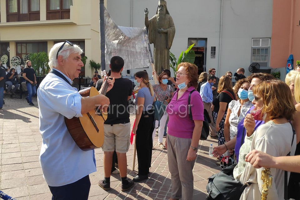 στην-μητρόπολη-χανίων-με-την-κιθάρα-το-1279800