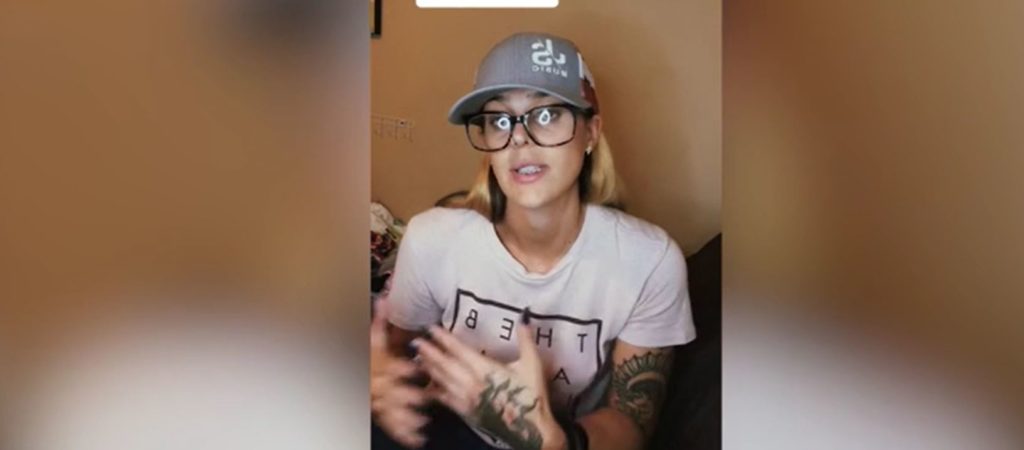 το-σημάδι-στο-λαιμό-του-παιδιού-της-φίλ-1321118