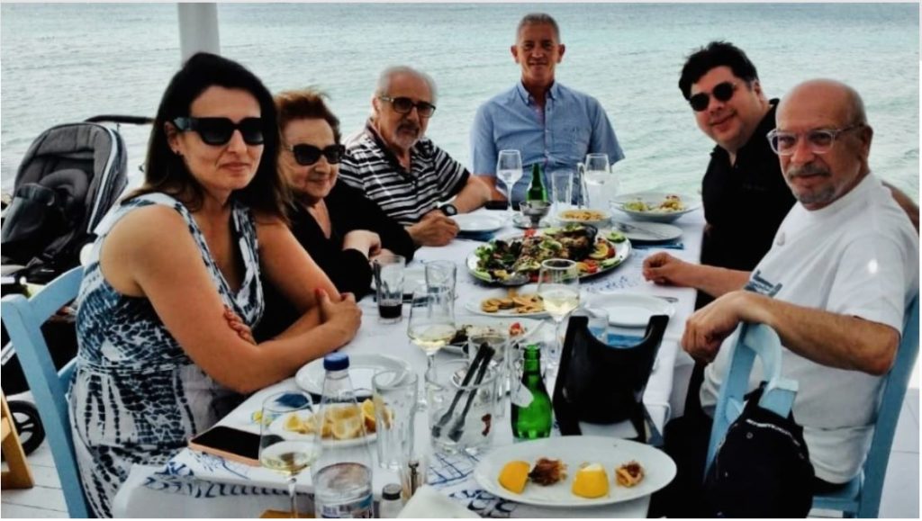 ξετρελάθηκε-με-την-χαλκιδική-ο-τζορτζ-1455440