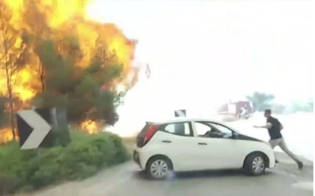 φωτιά-στα-μέγαρα-καρέ-καρέ-η-στιγμή-π-1490437