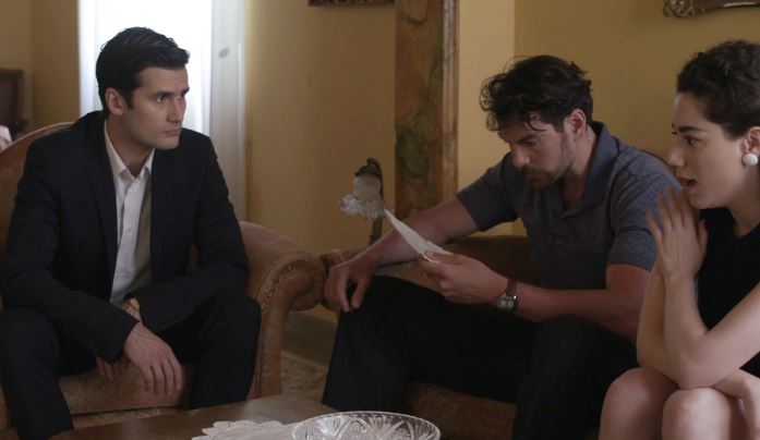 μαύρο-ρόδο-μακριά-από-την-δρόσω-τη-1511659